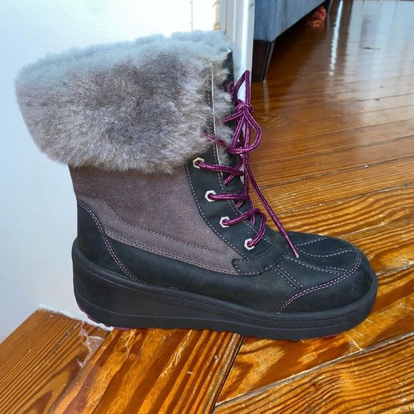 UGG CELISTE Sheepskin Insulated Winter Snow Boot Women’s Size 9, MSRP $225 - Picture 2 of 12